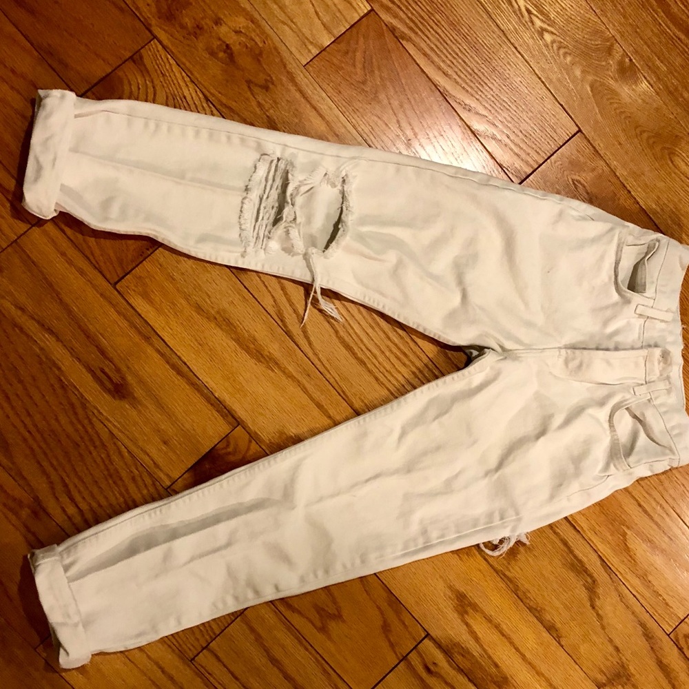 White brandy Melville ripped boyfriend denim pant